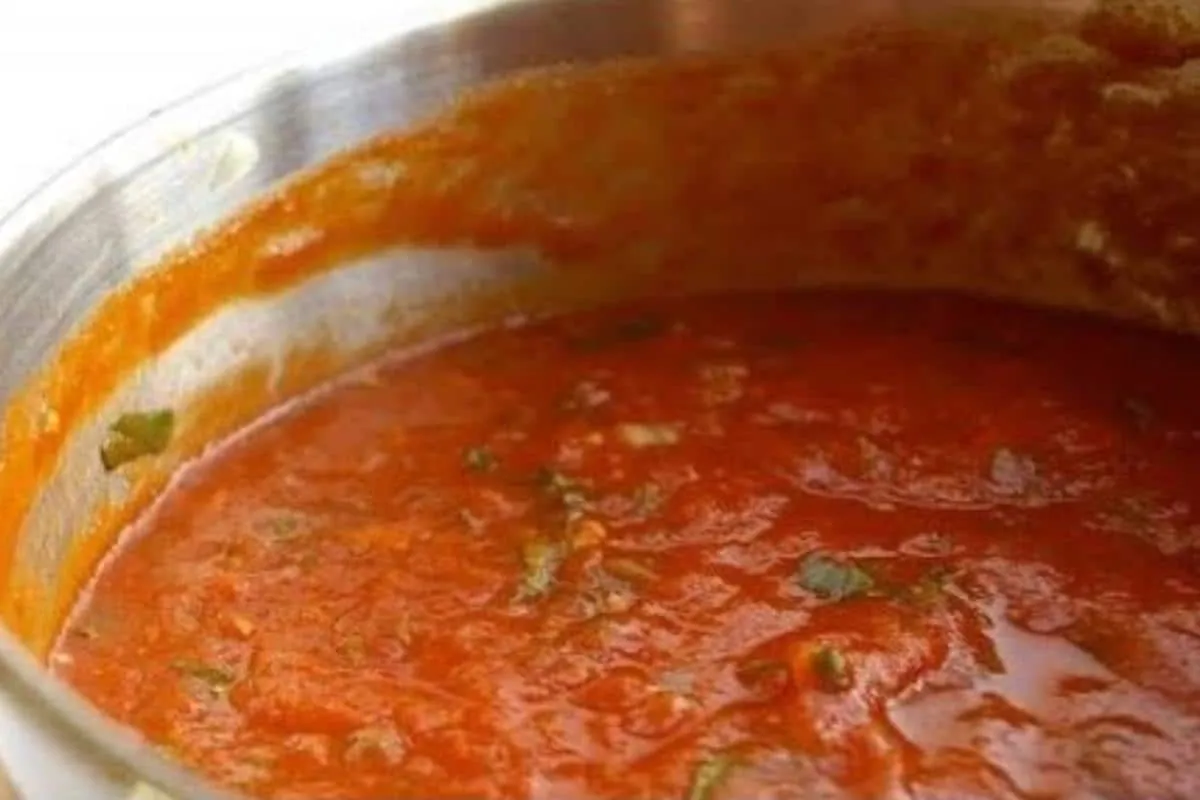 Molho de tomate caseiro para acompanhar seus pratos do almoç