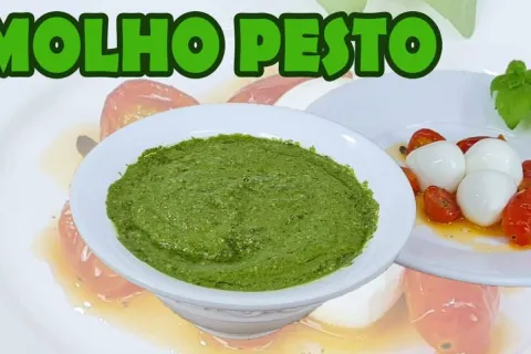 Molho pesto com manjericão, um molho clássico feito com faci