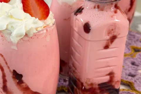 Morango ao leite gelado muito cremoso e refrescante, para vo