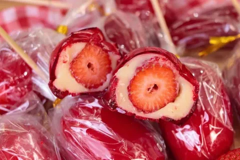 Morango do amor no palito: vai ser a alegria da criançada ne