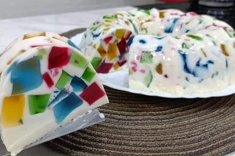 Mosaico de gelatina: a sobremesa colorida e super econômica 