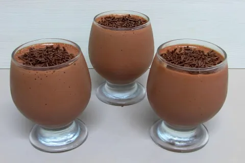Mousse de chocolate delicioso feito com Nescau em poucos min
