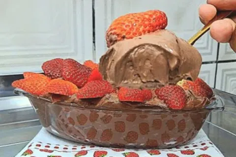 Mousse de chocolate feito com apenas 3 ingredientes para uma