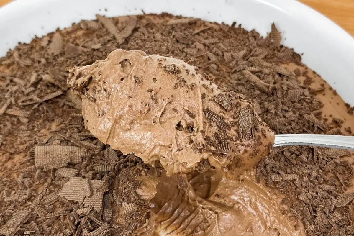 Mousse de chocolate sem ovo que utiliza um ingrediente espec