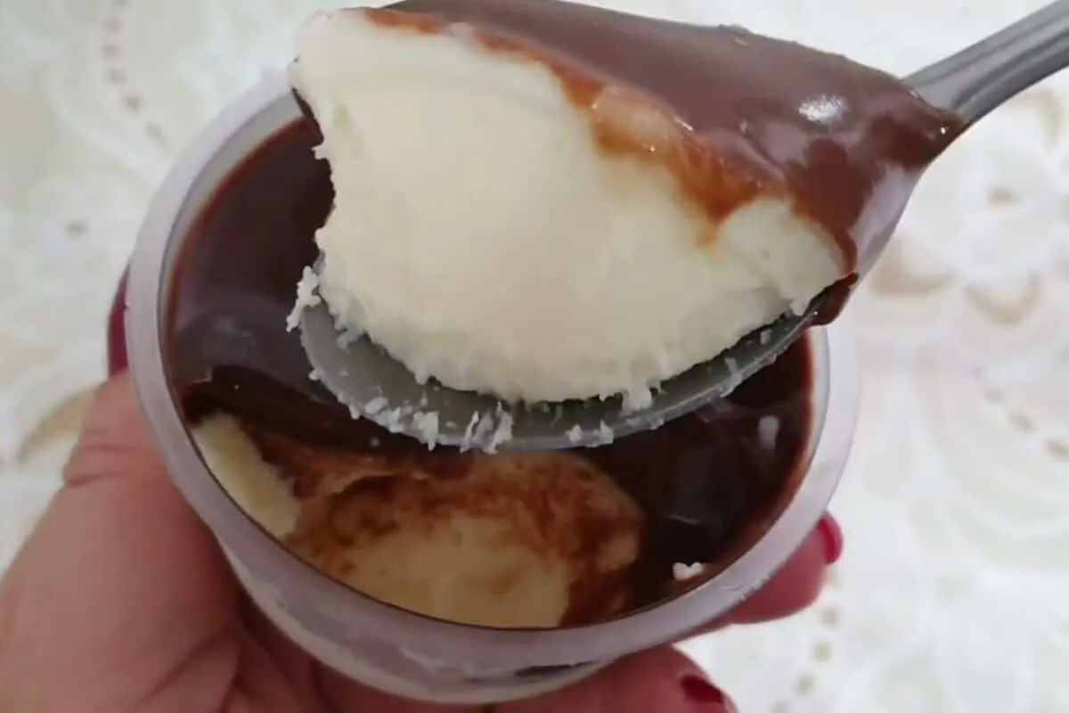 Mousse de coco com ganache cremoso e perfeito para finalizar