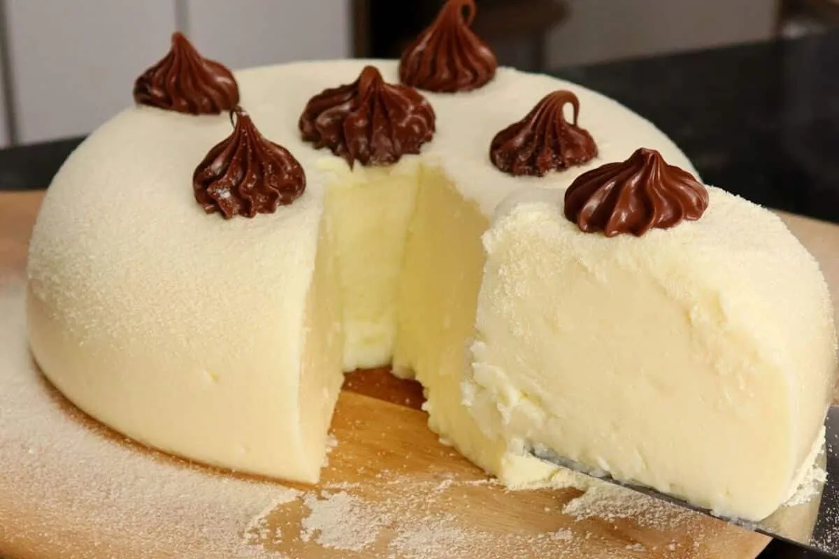 Mousse de leite ninho de corte com textura firme e sabor del