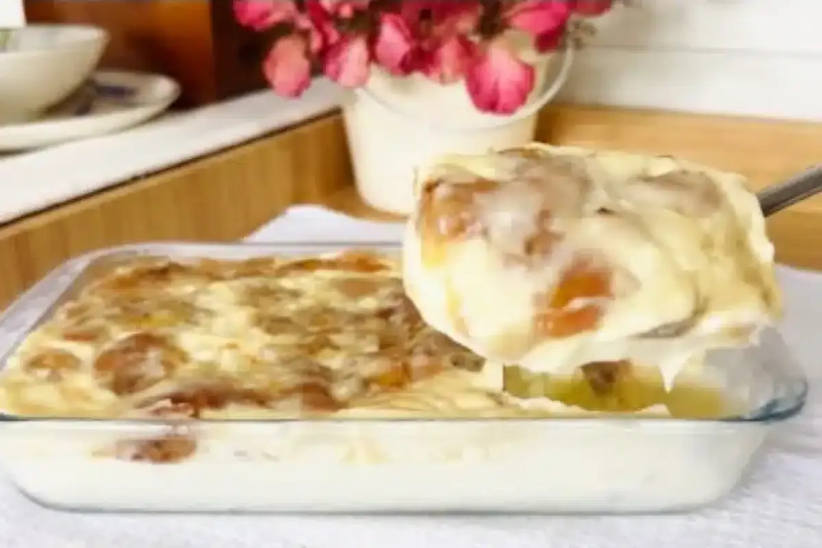 Mousse de limão com banana cremoso e refrescante, uma sobrem