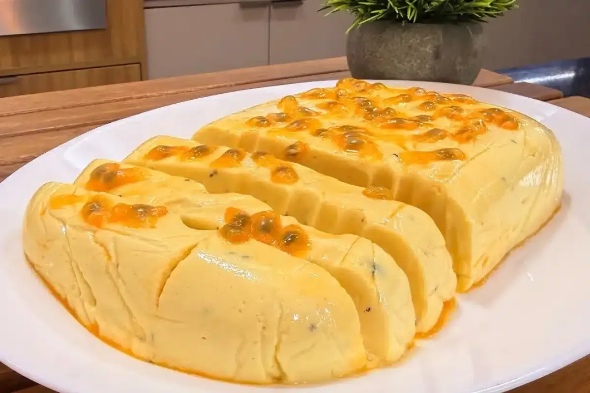 Mousse de maracujá de corte com uma consistência perfeita, u