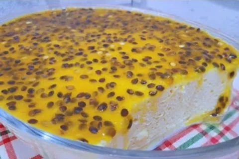 Mousse de maracujá sem gelatina deliciosa, com uma textura a