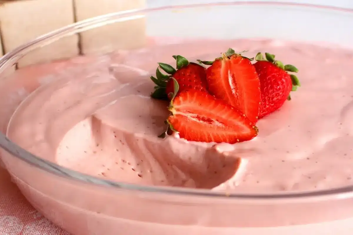 Mousse de morango com fruta: a sobremesa leve e deliciosa pa