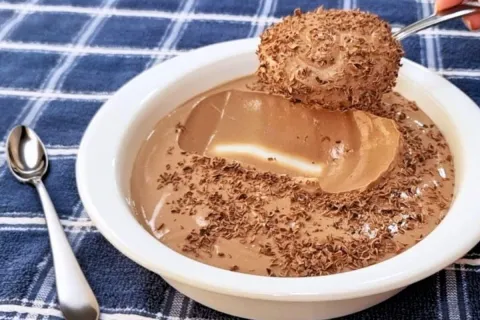 Mousse sem leite condensado, creme de leite ou ovo: uma opçã