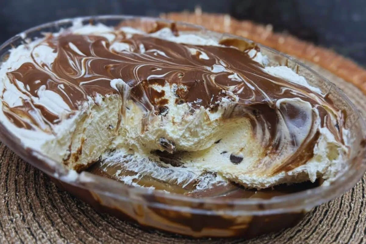 Mousse trufada de leite ninho com textura cremosa que até pa