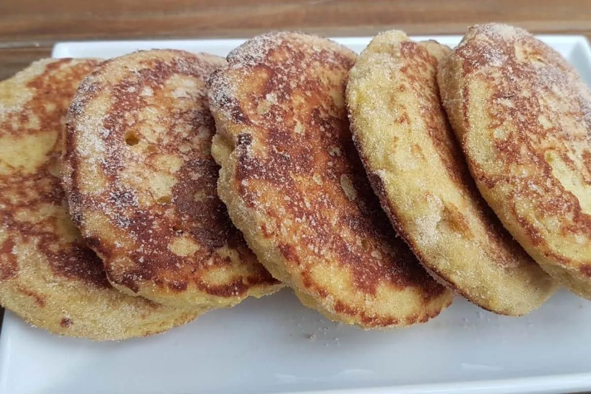 Mudei meu café da manhã com esse pão de banana delicioso e m