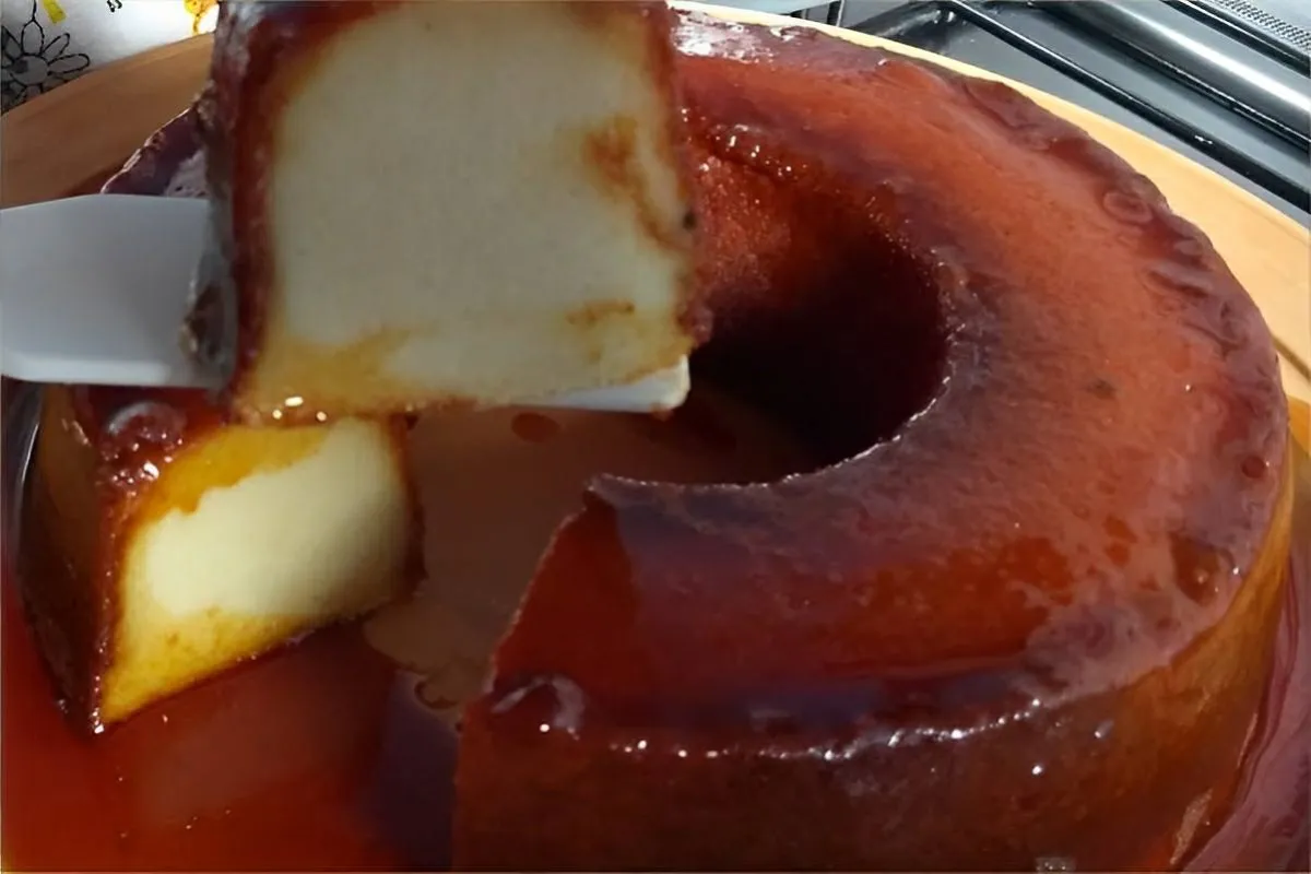 Não jogue pão velho fora faça pudim de pão de liquidificador