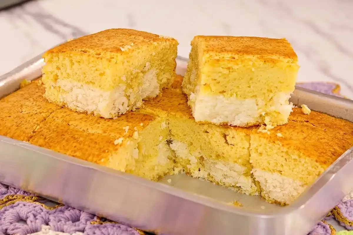 Ninguém resiste a esse bolo de fubá com cocada maravilhoso: