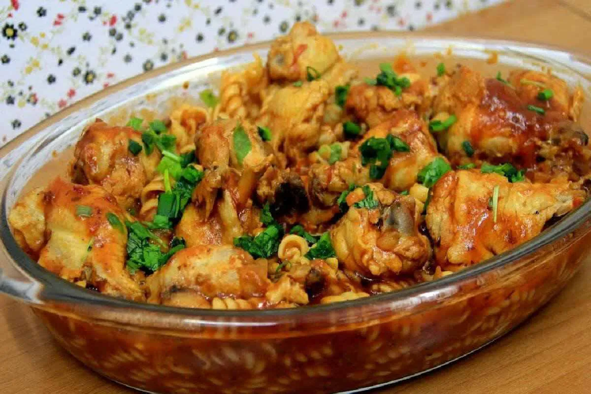 O almoço da sua família merece esse macarrão com frango mega