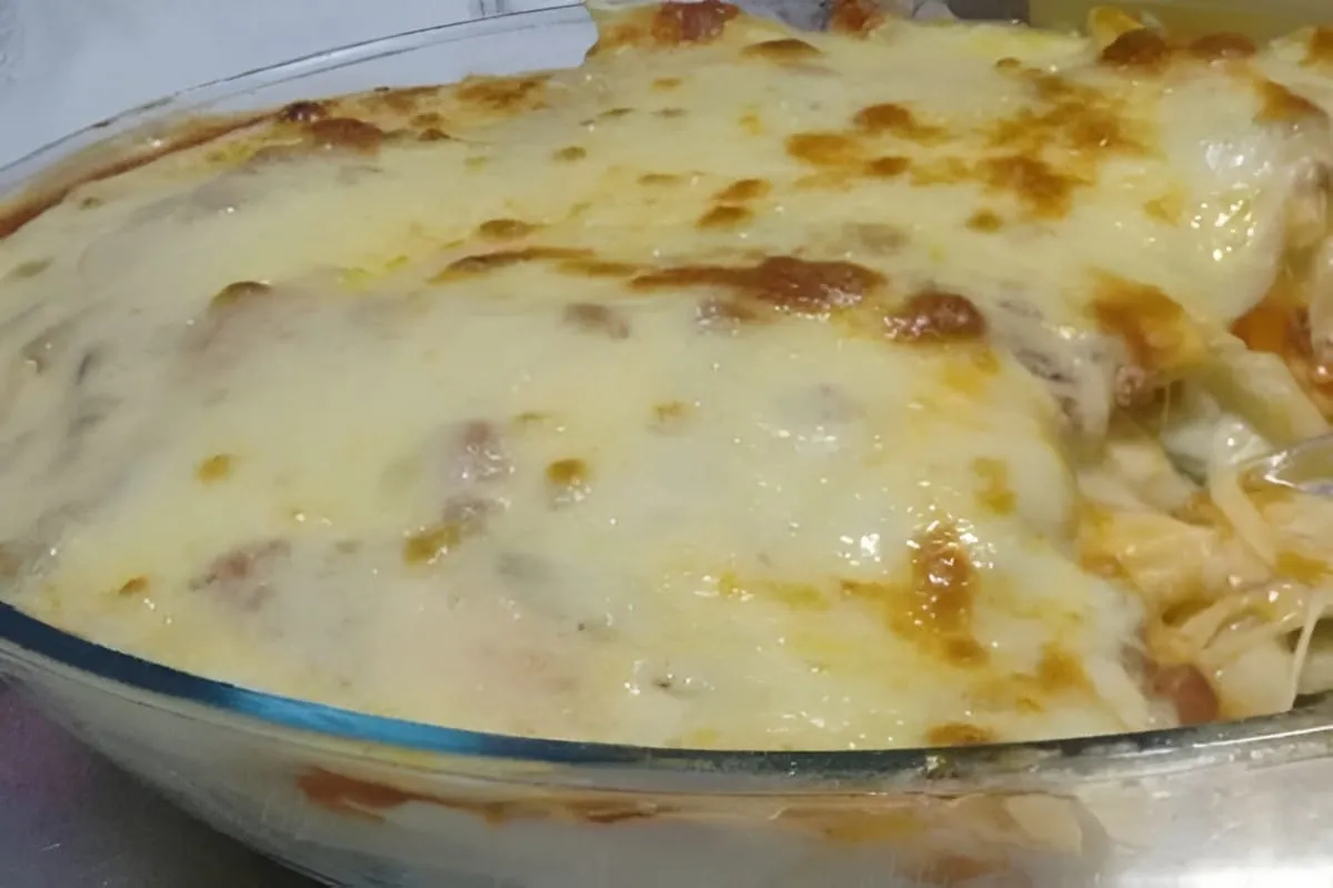 O macarrão de forno é especial e contém ingredientes surpree