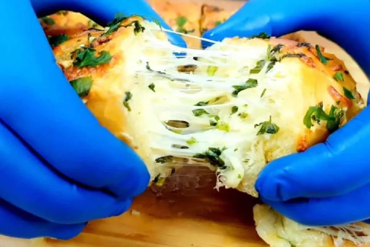O melhor pão de alho de todos para acompanhar o seu churrasc