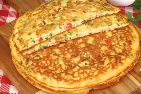 Omelete completo e fácil com poucos ingredientes para o café