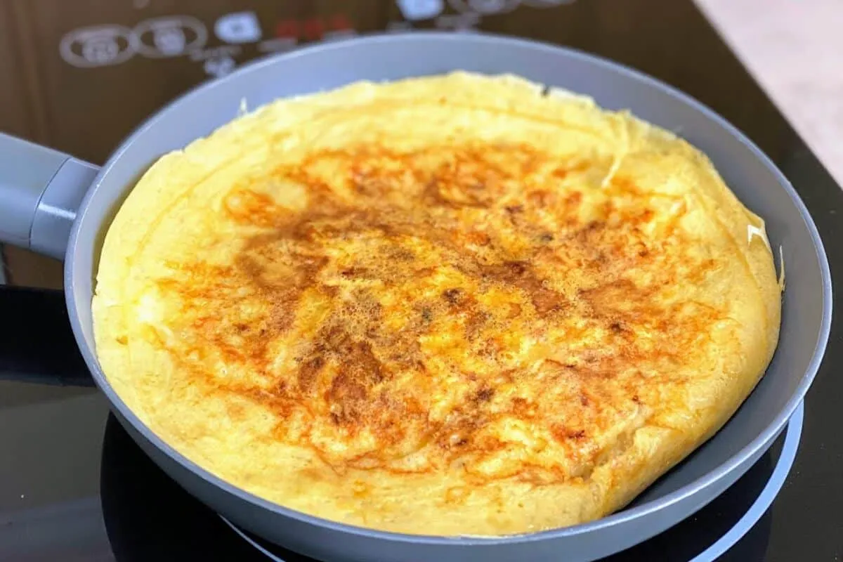 Omelete de aveia leve e saudável, ideal para café da manhã o