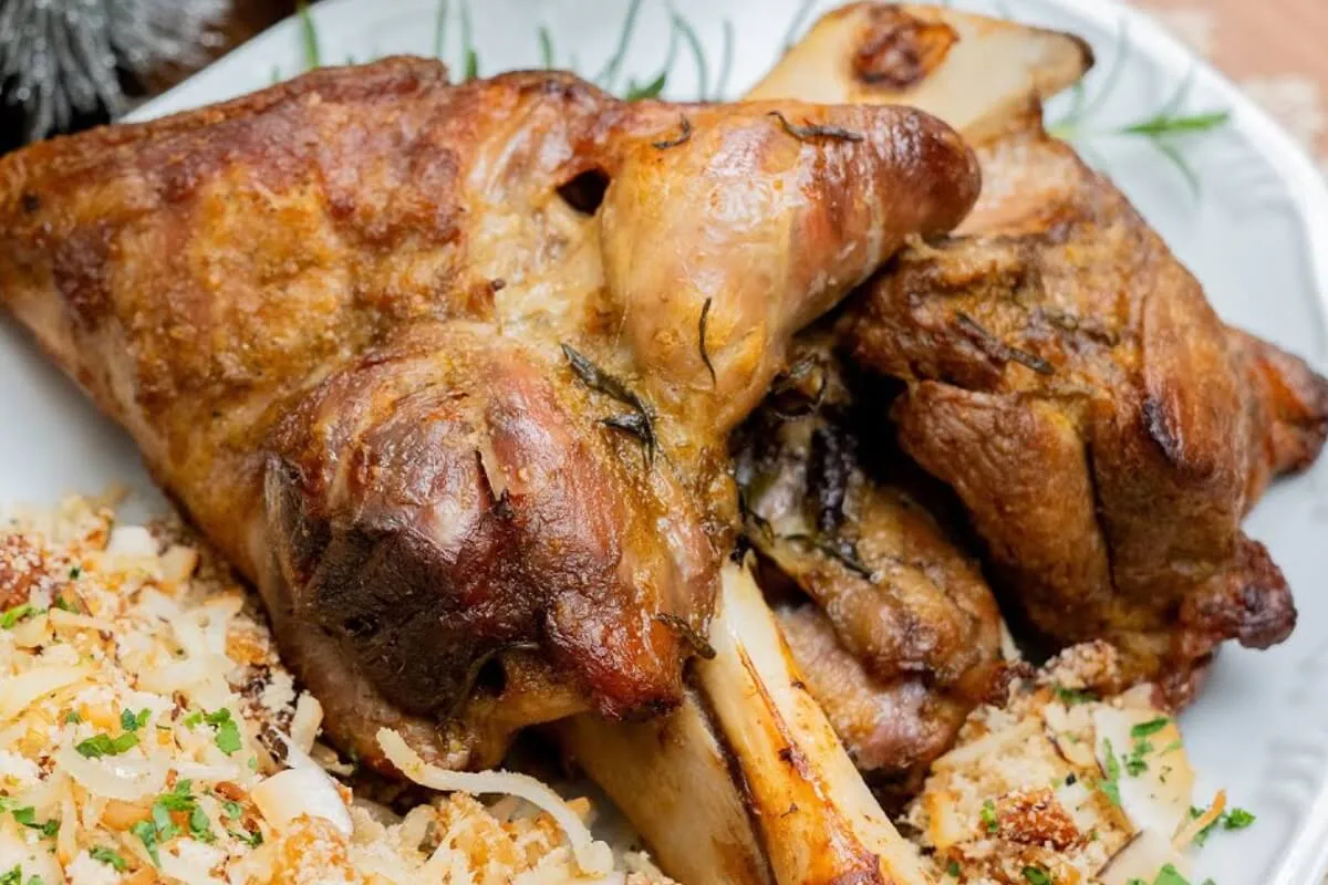 Paleta de porco assada para o natal super saborosa e suculen