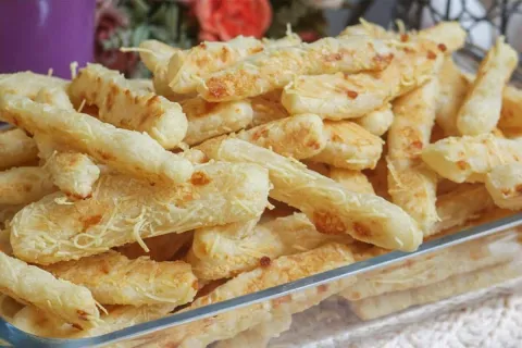 Palitos de queijo: faça em casa, ficam melhores que os da pa