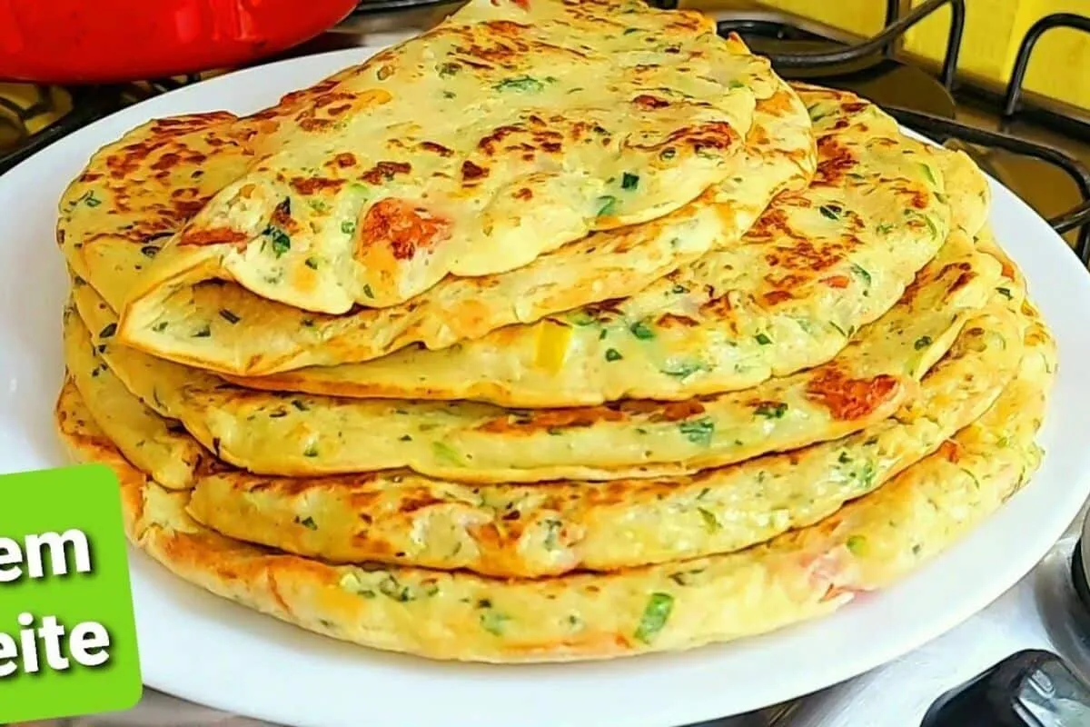 Panqueca de legumes: rale 1 abobrinha, 1 cenoura e 1 batata