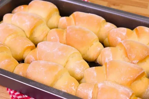 Pão caseirinho sovado delicioso para você servir no café da 