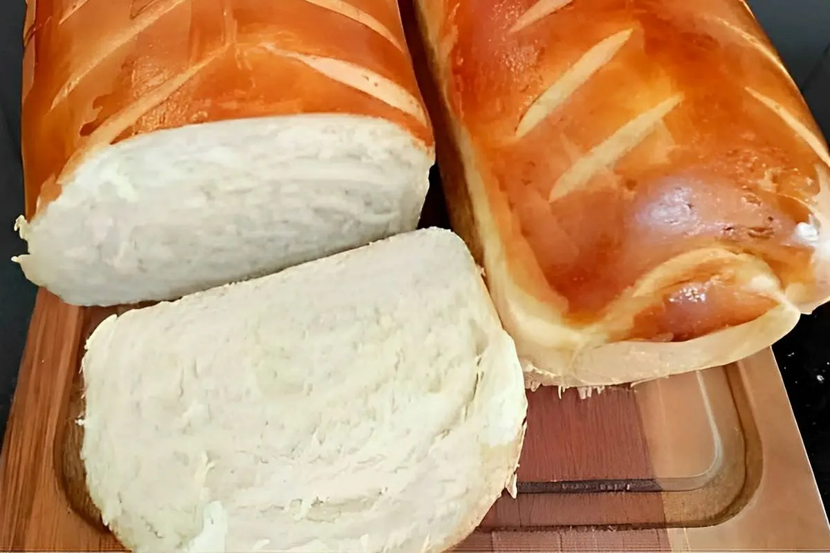 Pão caseiro amanteigado perfeito para servir com manteiga ou