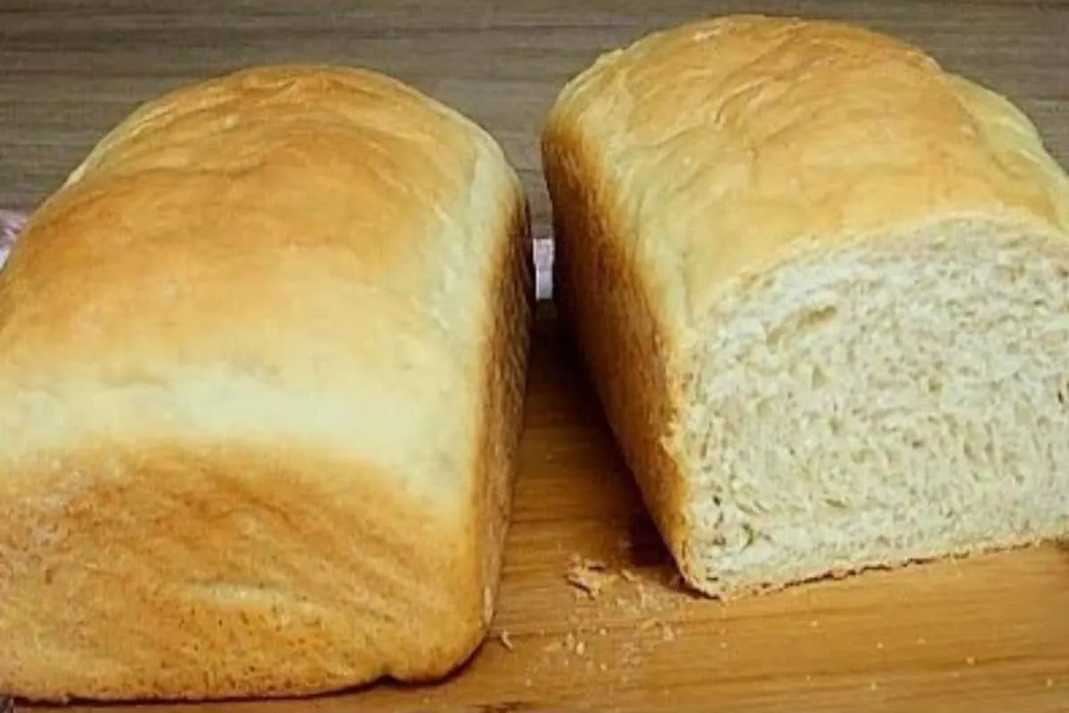 Pão caseiro de forma super fofinho e macio para comer no caf