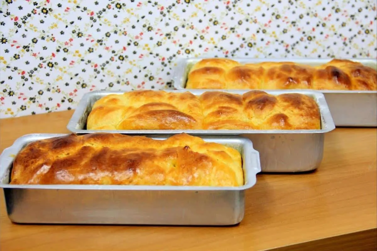 Pão caseiro de liquidificador delicioso para servir no chá d