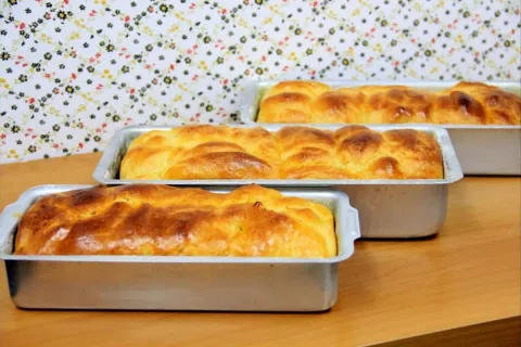 Pão caseiro de liquidificador rende várias formas e fica uma