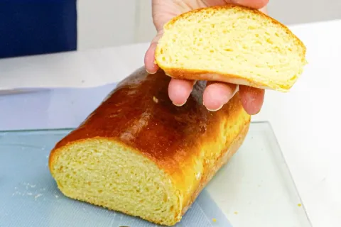 Pão caseiro de padaria com sabor incrível que vai fazer você