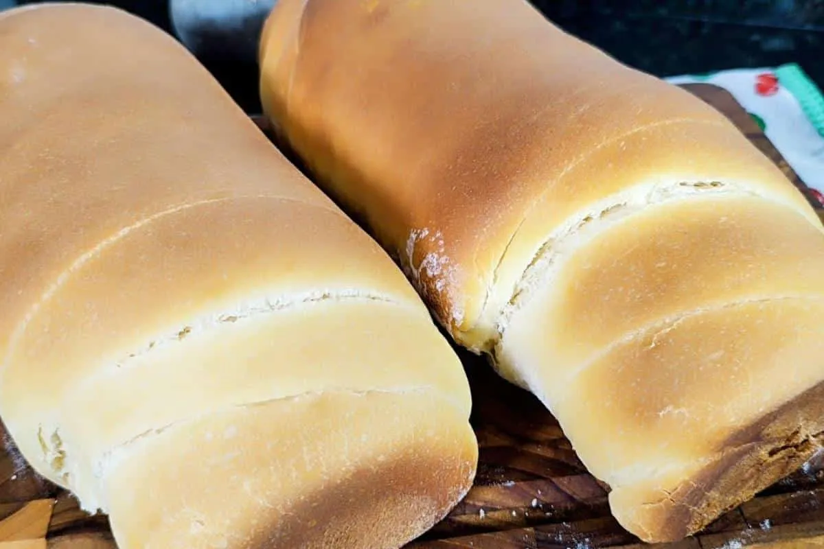 Pão caseiro de requeijão muito gostoso e fofinho que cresce