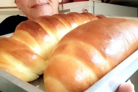 Pão caseiro econômico e fácil de fazer com um segredo especi