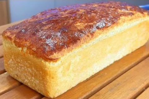 Pão caseiro econômico muito fofinho e macio feito com ingred