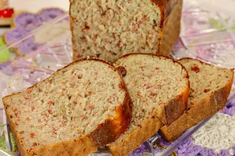 Pão caseiro fácil com calabresa que não precisa sovar e fica