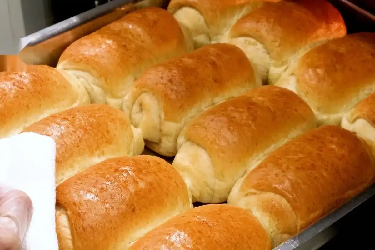 Pão caseiro fofinho de padaria: fica macio e fresquinho a se