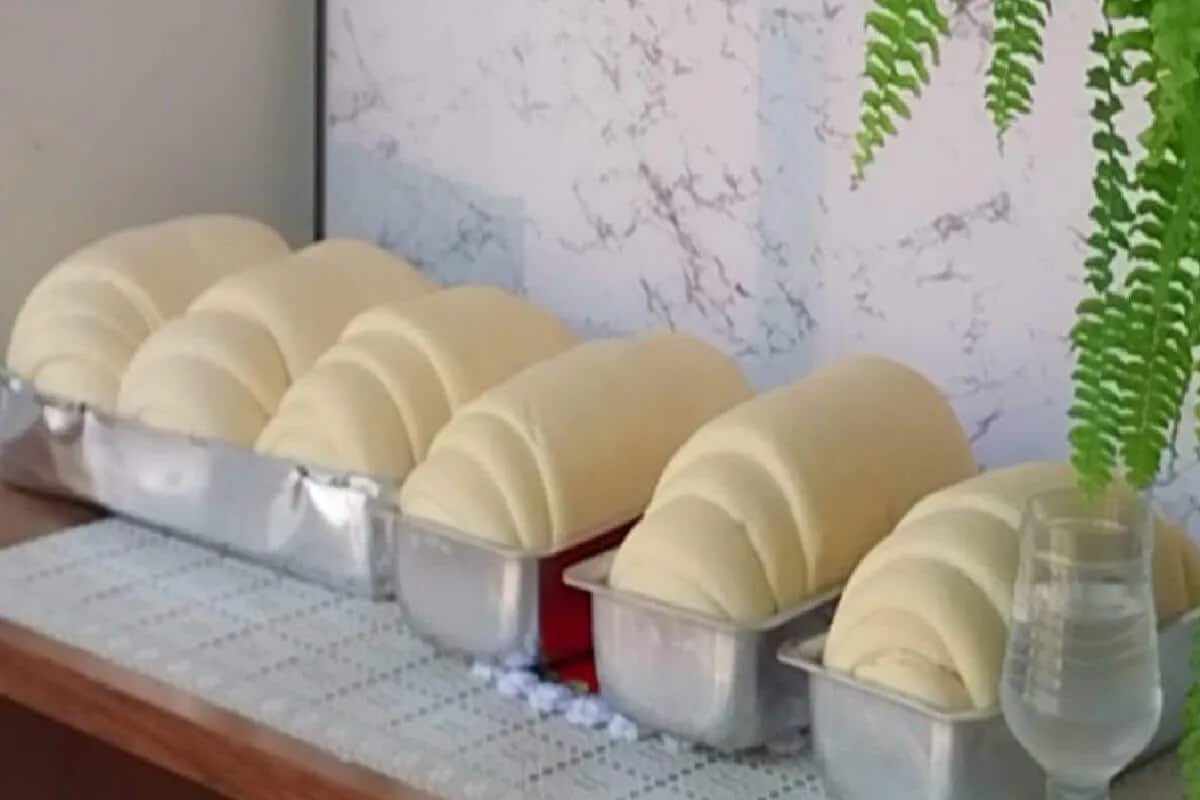 Pão caseiro fofinho delicioso e fácil de fazer para o seu fi
