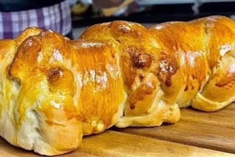 Pão caseiro fofinho e irresistível para servir no café da ma