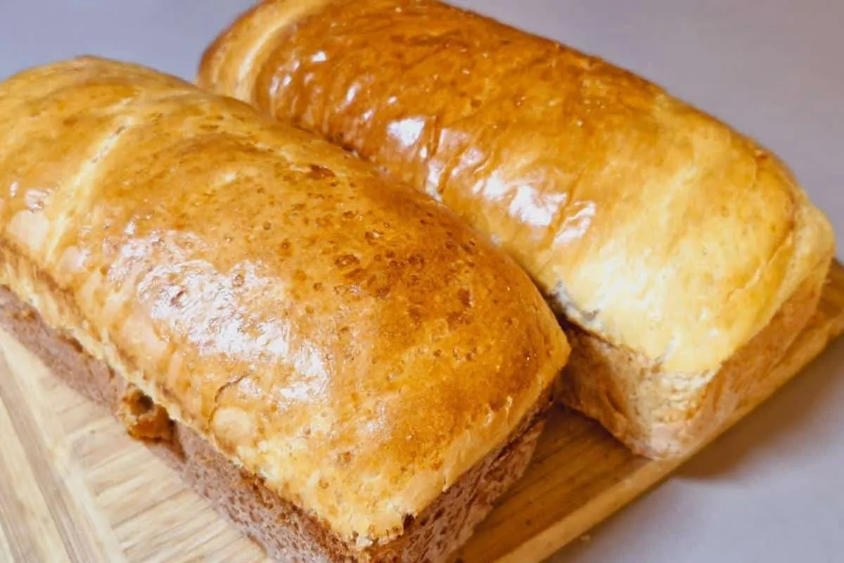 Pão caseiro fofinho e macio para servir hoje ainda no café d