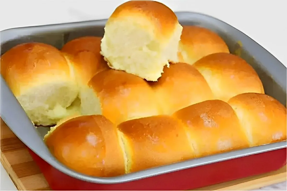 Pão caseiro macio e fofinho feito com ingredientes que você
