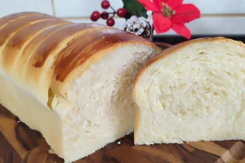 Pão caseiro macio e fofinho para você servir um café da manh