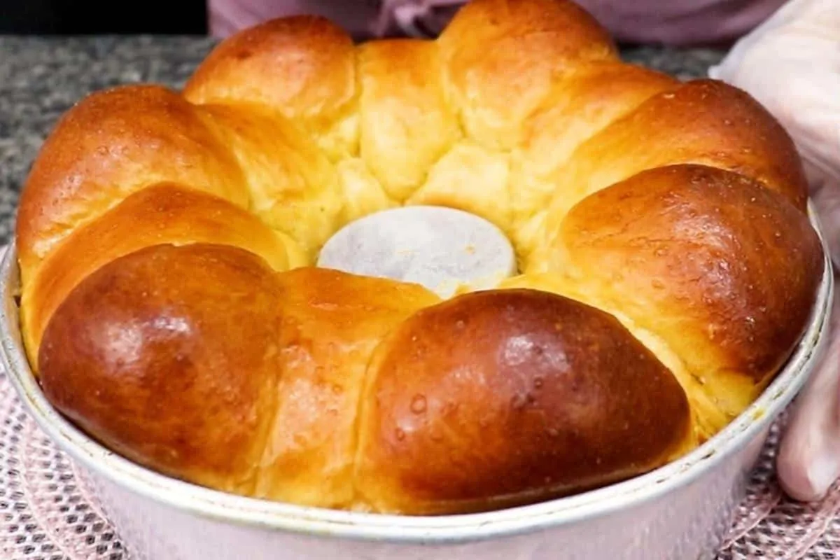 Pão caseiro que cresce bastante e parece um pedaço de algodã