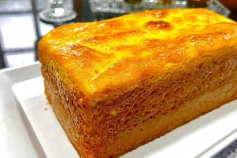 Pão caseiro sem glúten feito com fubá, fofinho e gostoso, pa