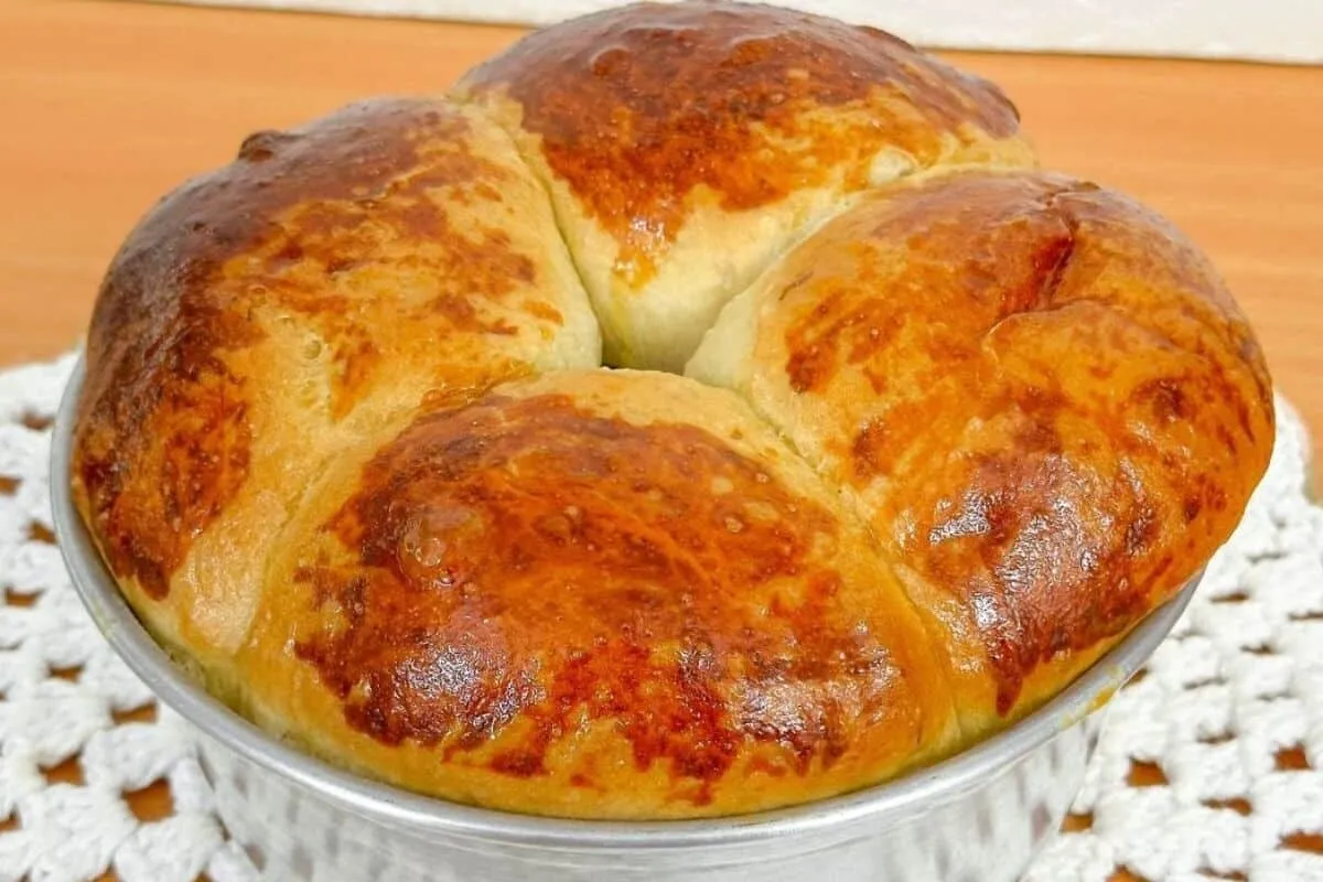 Pão caseiro sem leite delicioso e fofinho para o café da man