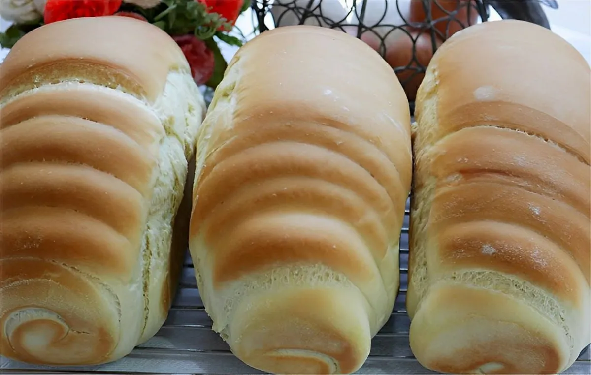Pão caseiro sem ovos nem leite muito macio e fofinho para se