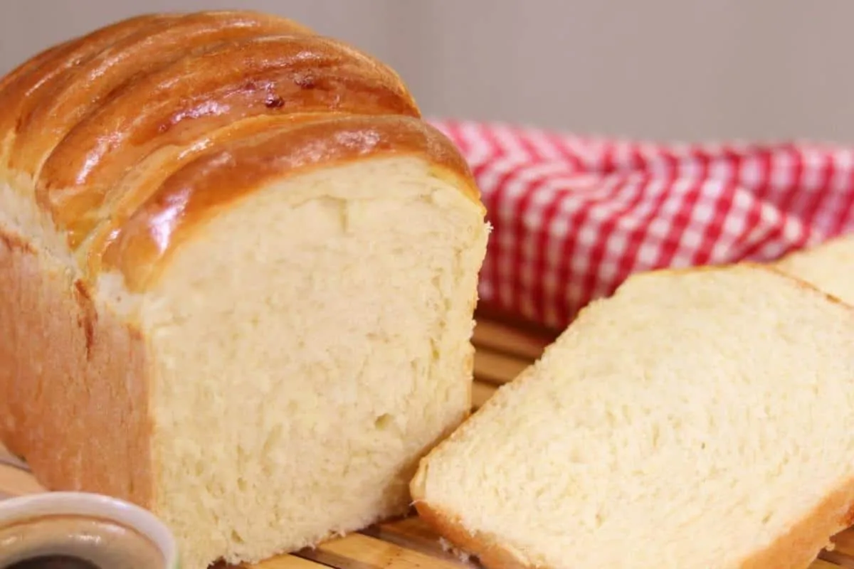 Pão caseiro simples de fazer que já sai do forno no jeito ce