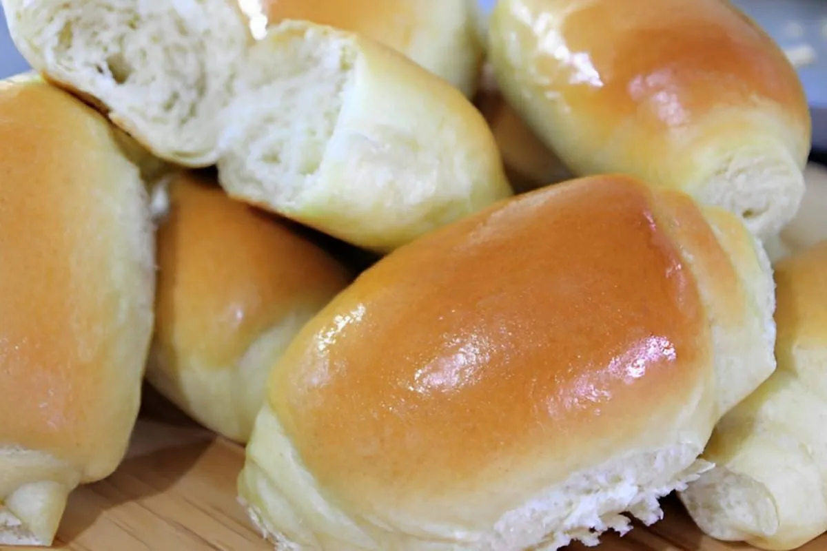 Pão caseiro tipo bisnaguinha ou pão de leite caseiro perfeit