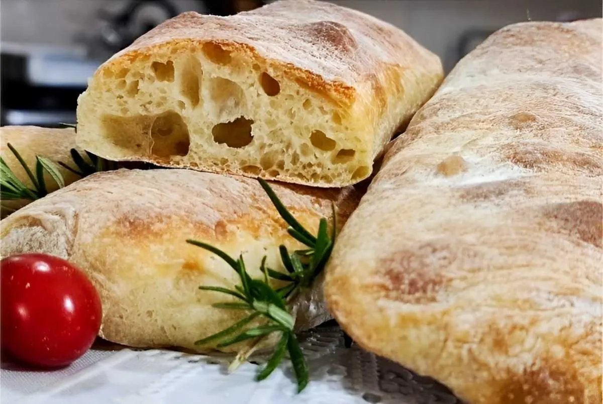 Pão ciabatta caseiro perfeito com ingredientes que você tem